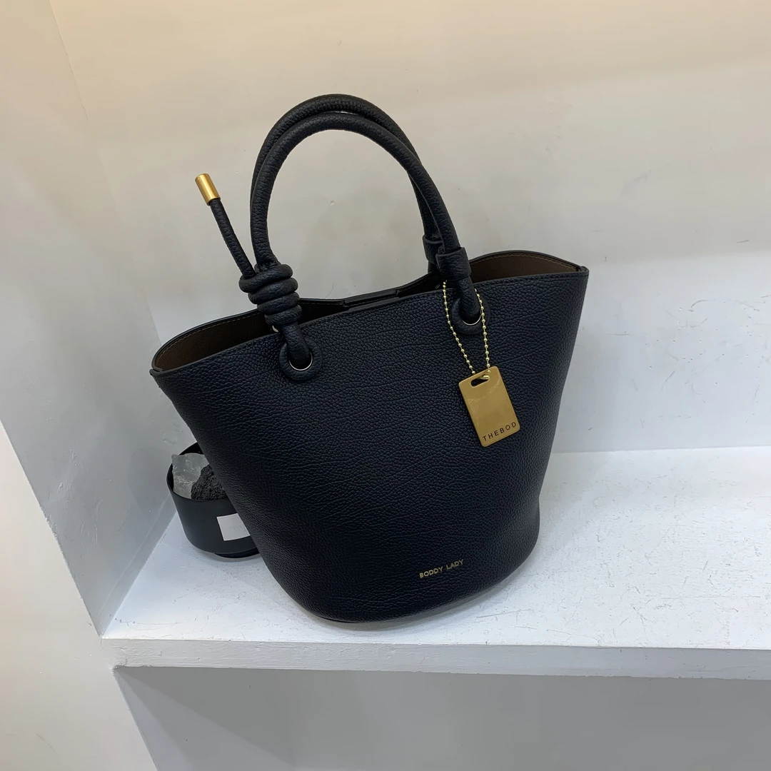 BSS-VAZSLVE/原创设计BD-B882-黑可可 春季新款轻奢小包