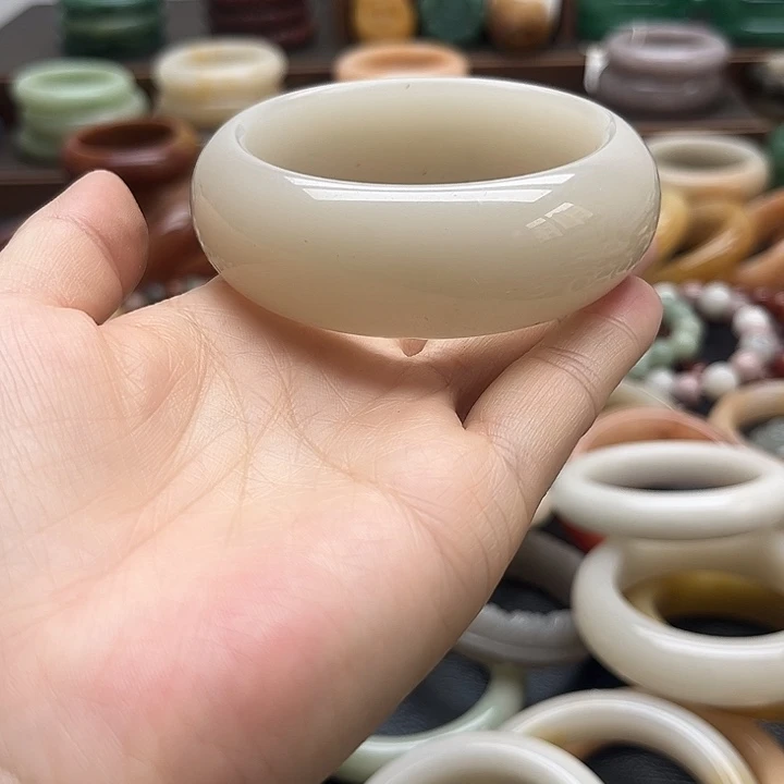 石英质玉未镶嵌手镯