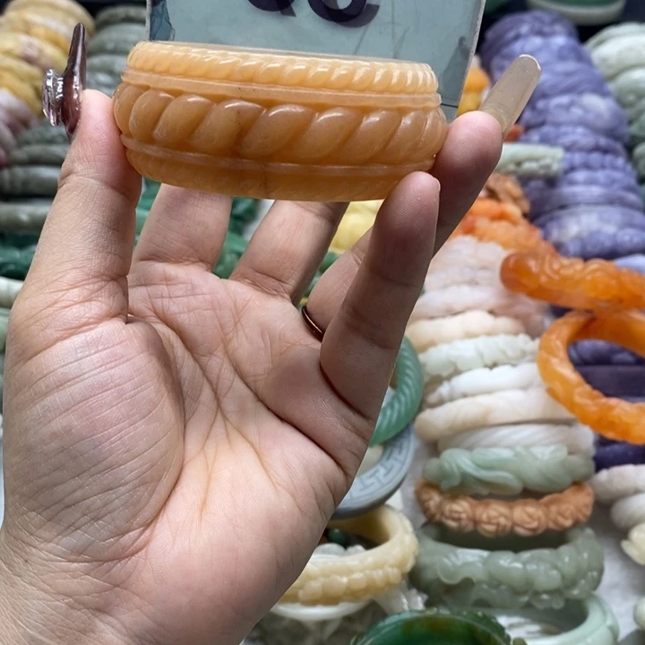 石英岩玉未镶嵌手镯