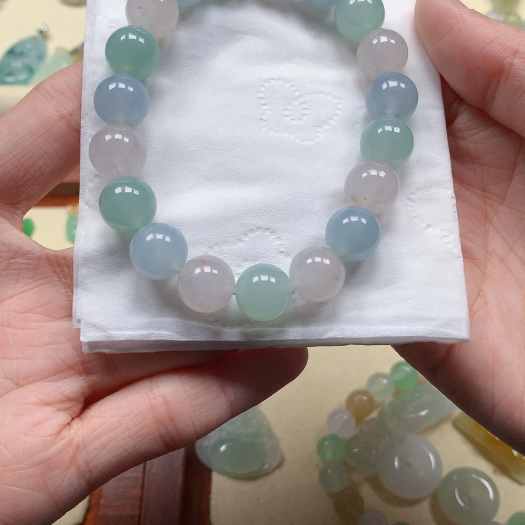 翡翠未镶嵌颈饰是