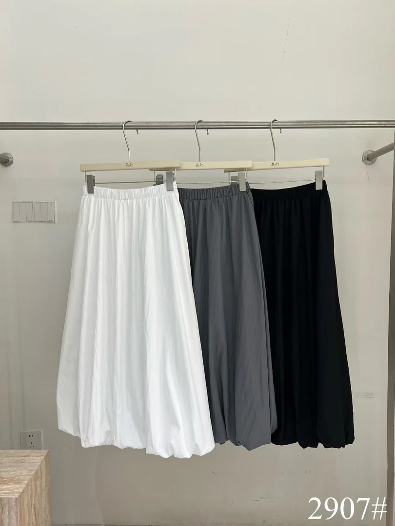 经典花苞裙甄选丝滑面料触感奢柔利落廓形藏尽风骨不逐流自出众