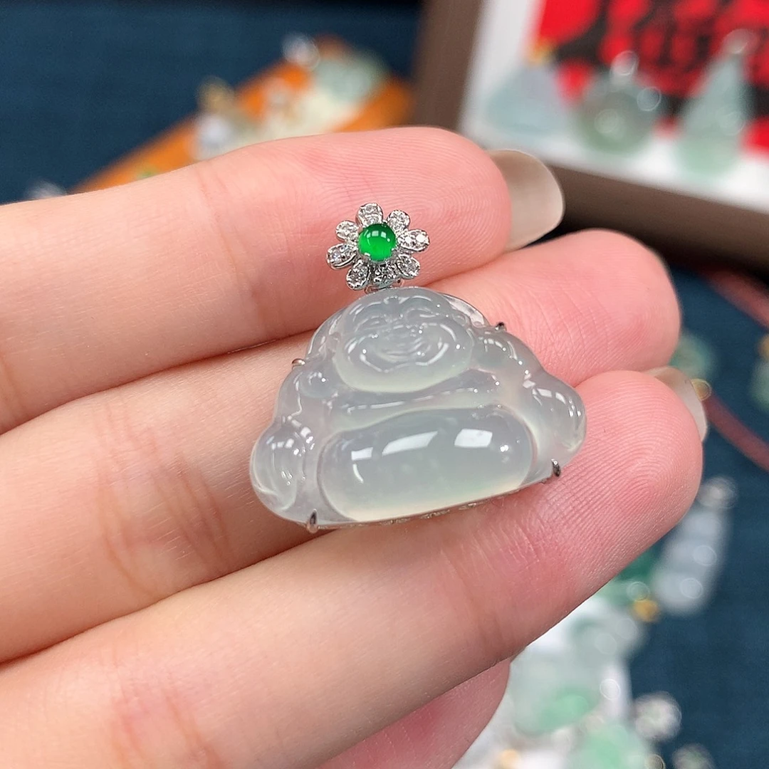 颈饰18K金镶嵌翡翠