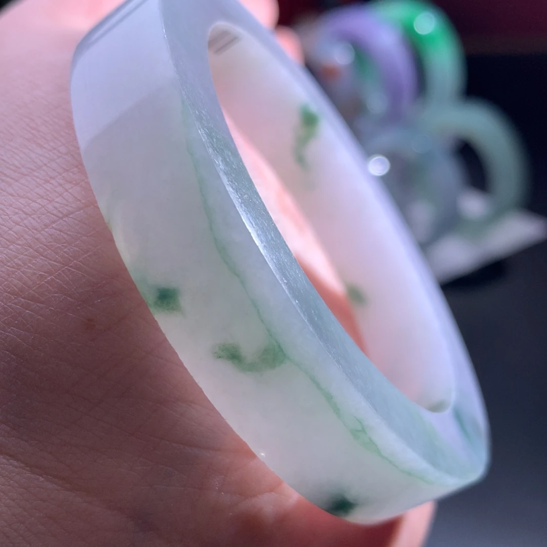 未镶嵌翡翠手镯定制翡翠