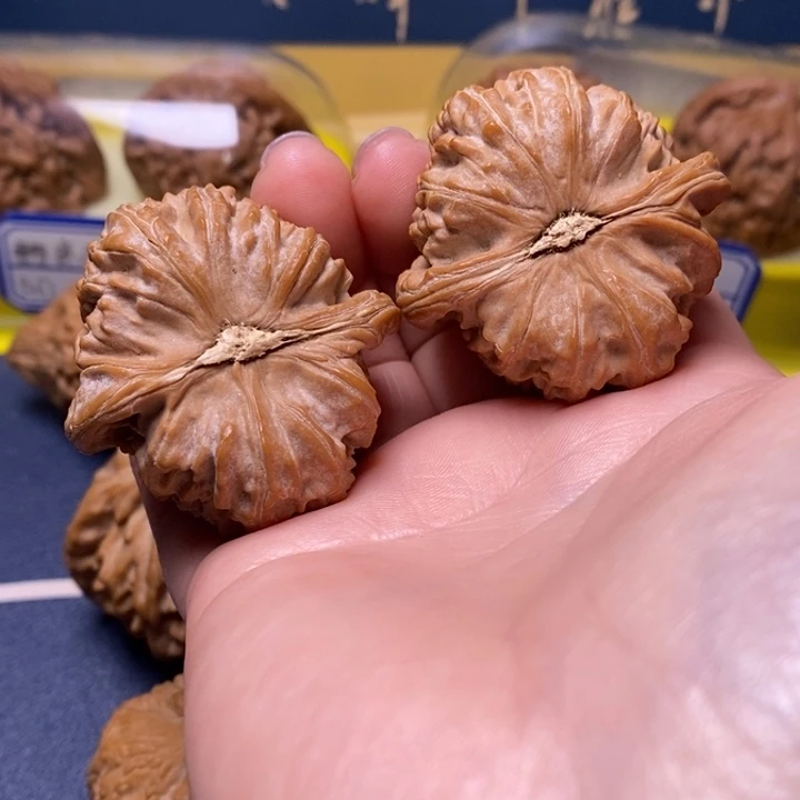 文玩核桃把件牛**忙三角白