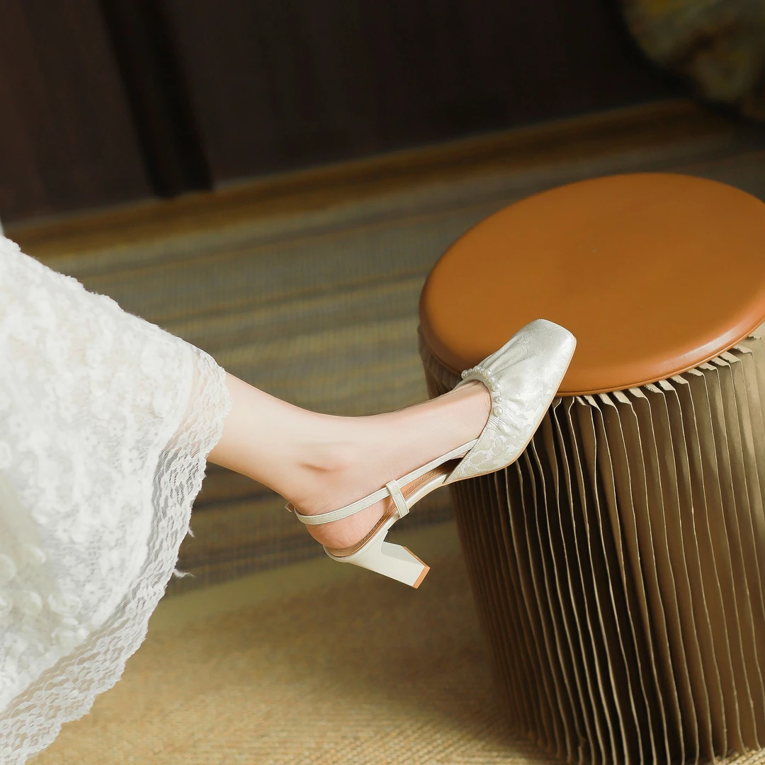 2025年夏季新款女凉鞋新中式包头时尚百搭法式仙女风珍珠高跟鞋