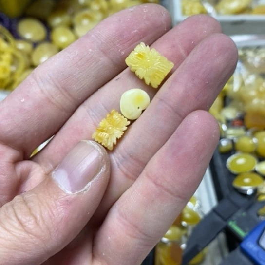 蜜蜡裸石未镶嵌吊坠