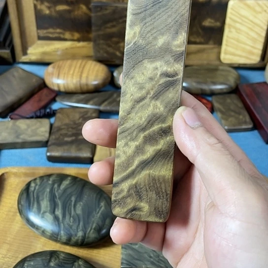 【闪购商品】白*扉金丝楠阴沉木手把件