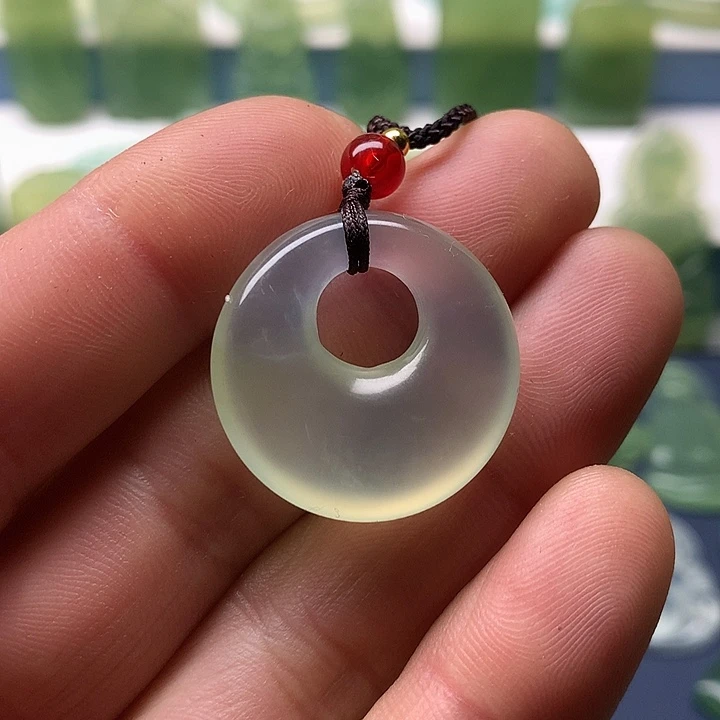 未镶嵌蛇纹石玉挂坠