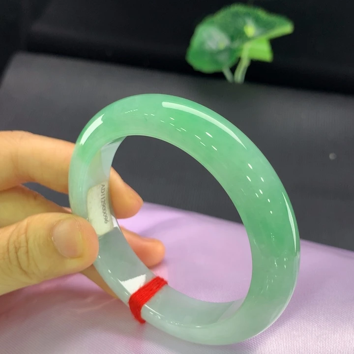 翡翠手镯未镶嵌正圈53