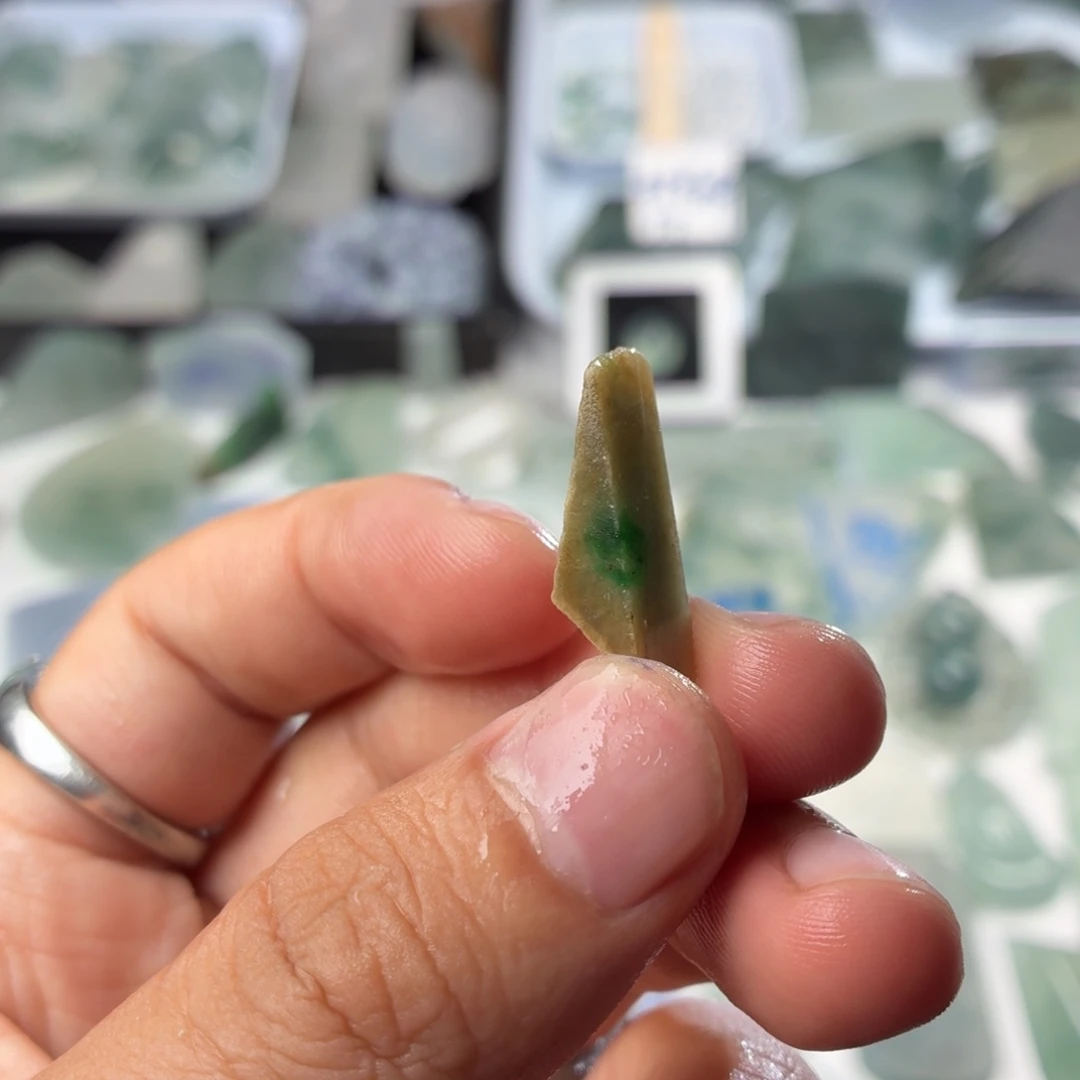未镶嵌定制翡翠天然缅甸翡翠a货边角料