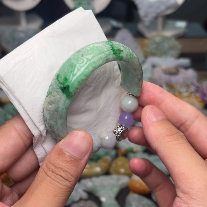 翡翠未镶嵌颈饰吊坠