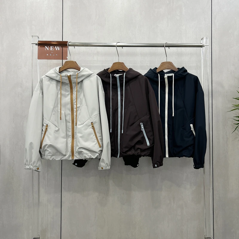 早秋新款户外运动风连帽休闲外套女时尚撞色短款小个子冲锋衣5709