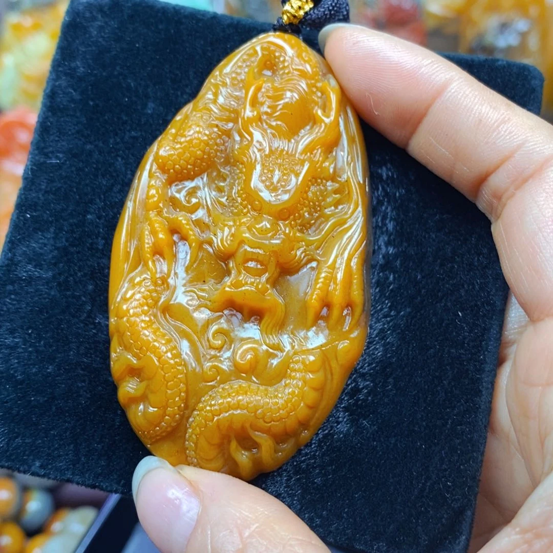 未镶嵌石英质玉（黄龙玉）颈饰