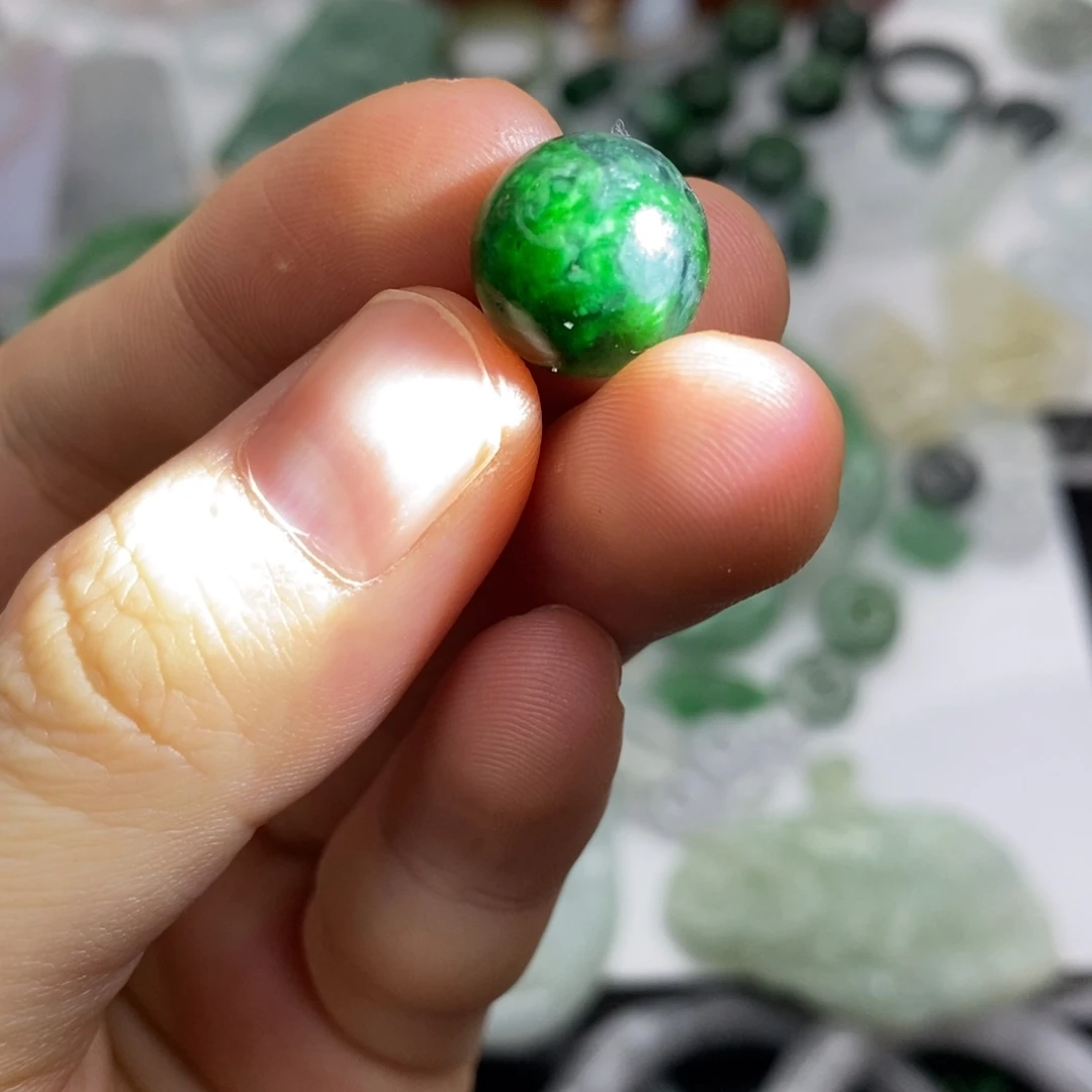 翡翠未镶嵌颈饰绿珠子