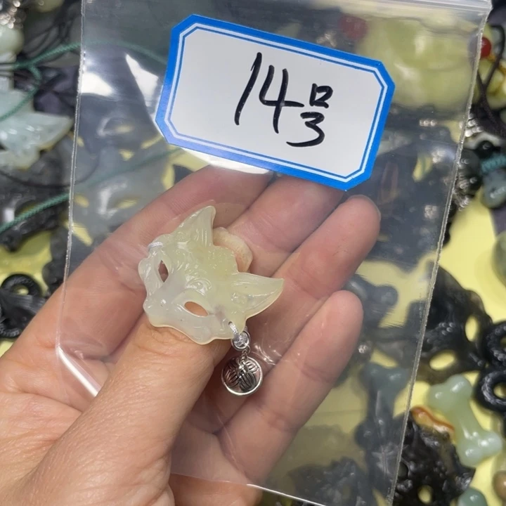 蛇纹石玉颈饰合金夏**念