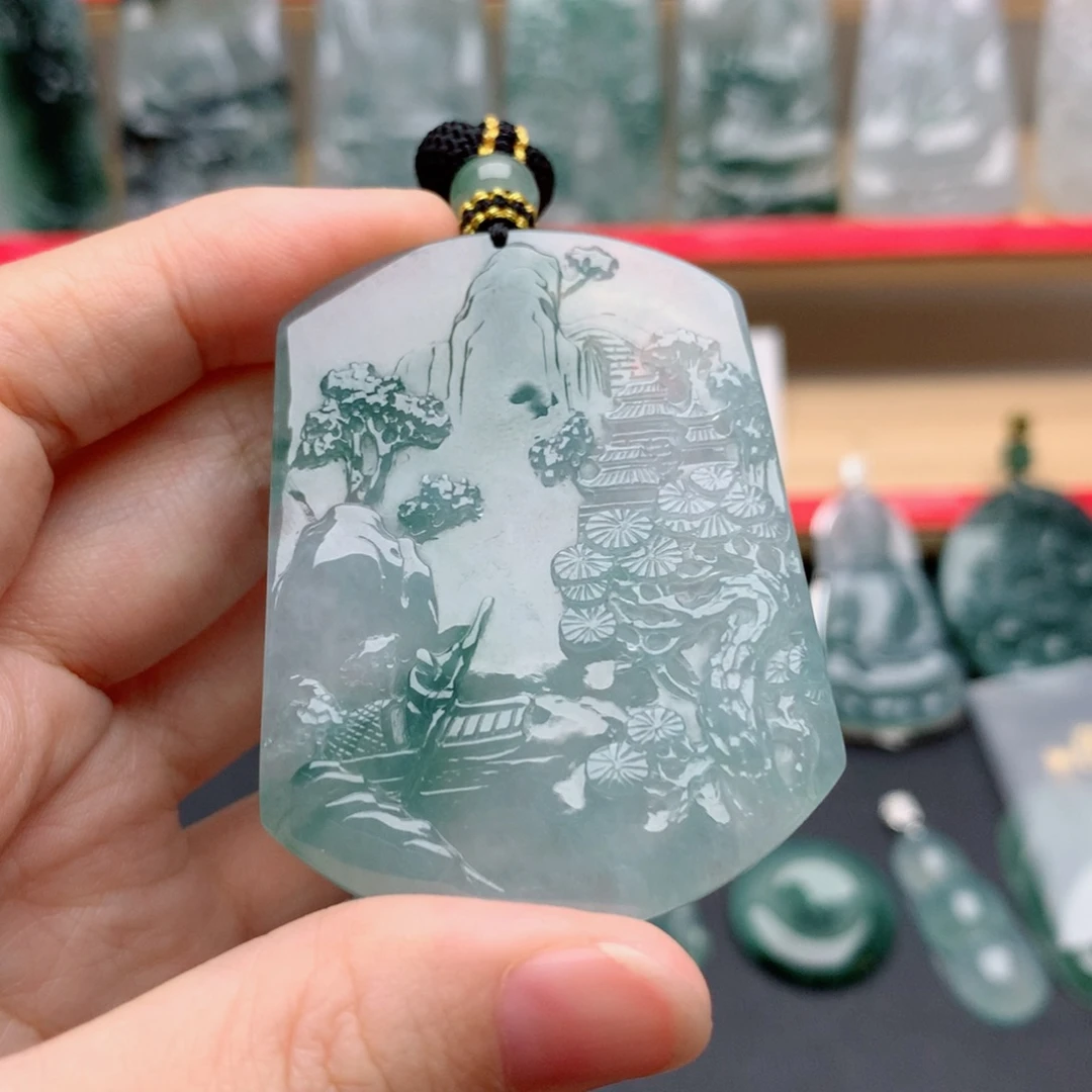 天***泽翡翠未镶嵌颈饰山水