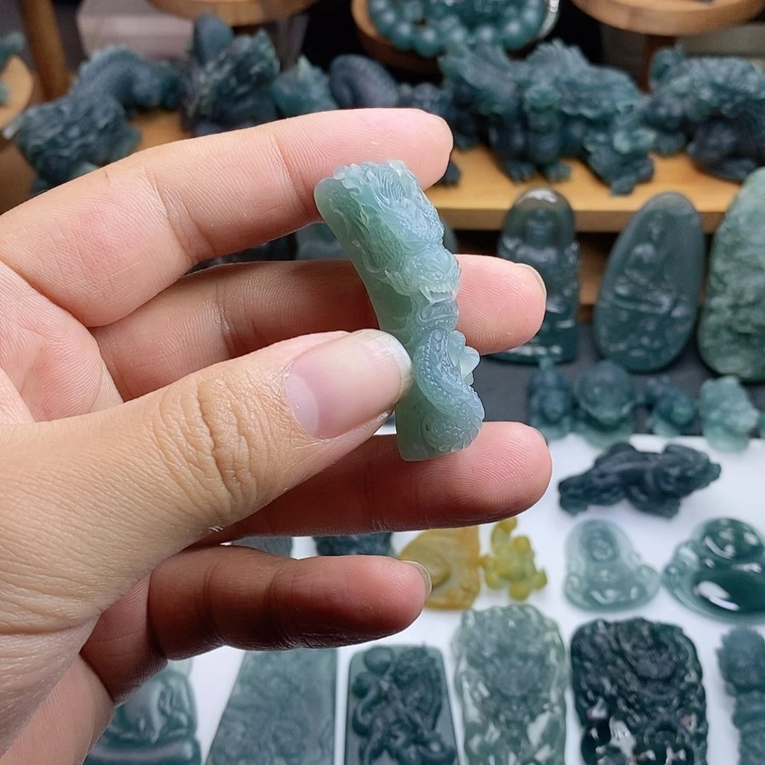 定制翡翠未镶嵌手牌