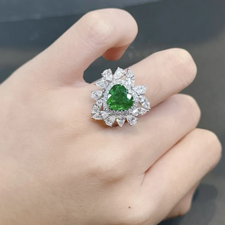 7姐专场/祖母绿戒指  主石1.97ct 副石d2.16ct