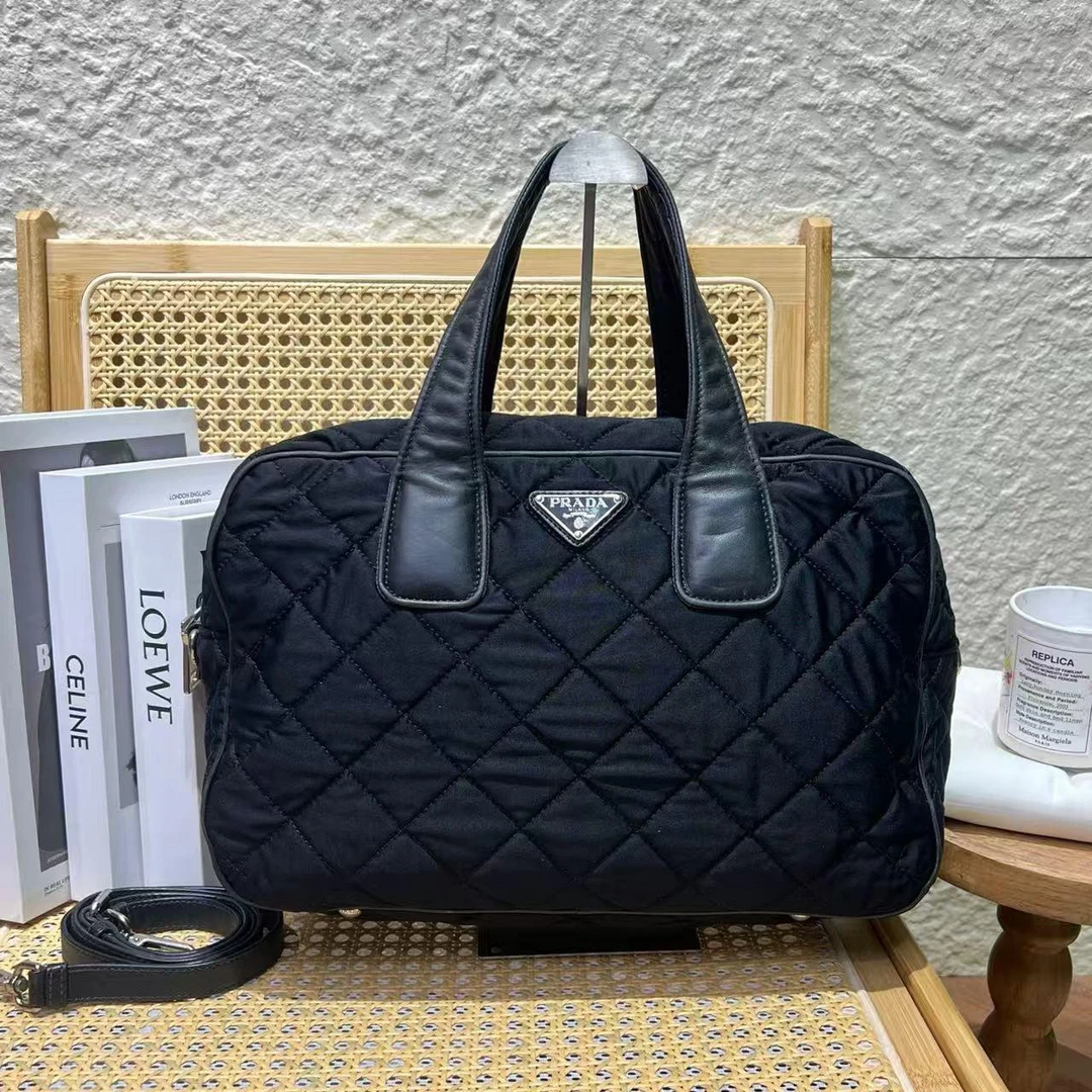 95新 Prada/普拉达 单肩斜挎包黑色