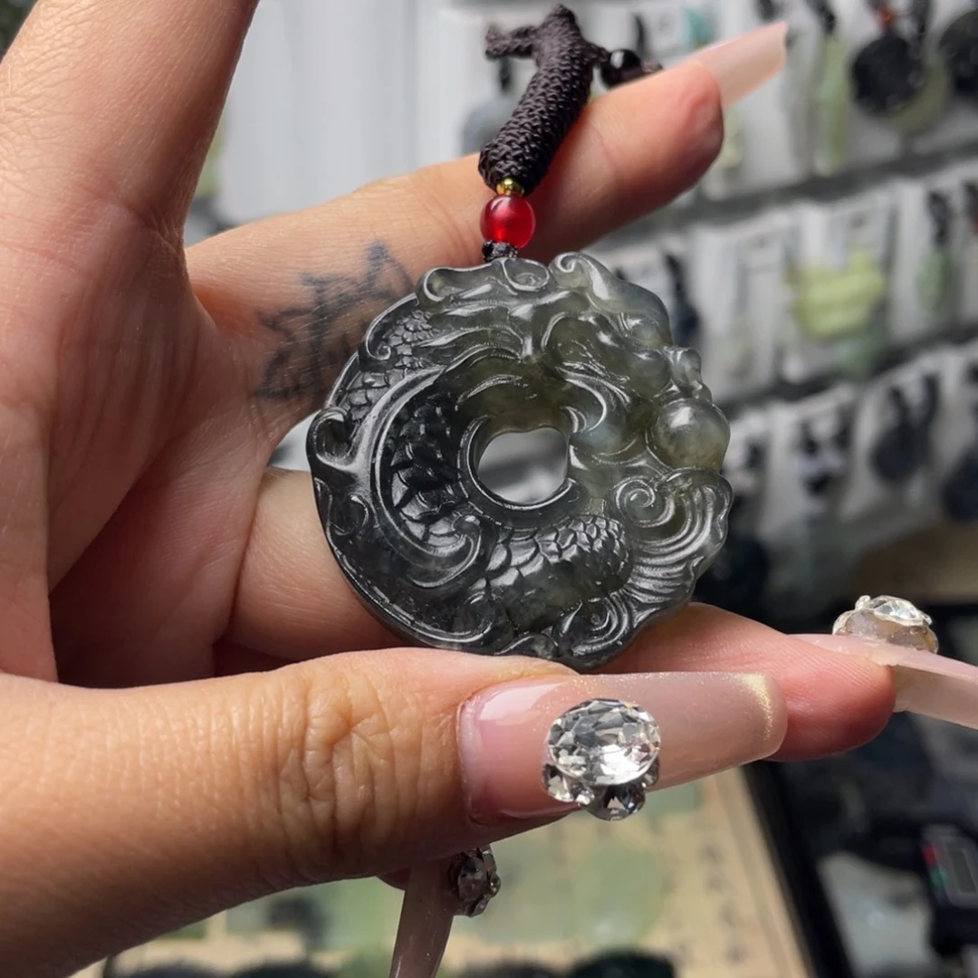 岫玉颈饰未镶嵌龙扣