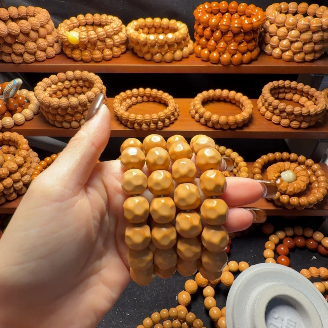 张***红吊坠猴头核桃奶酪