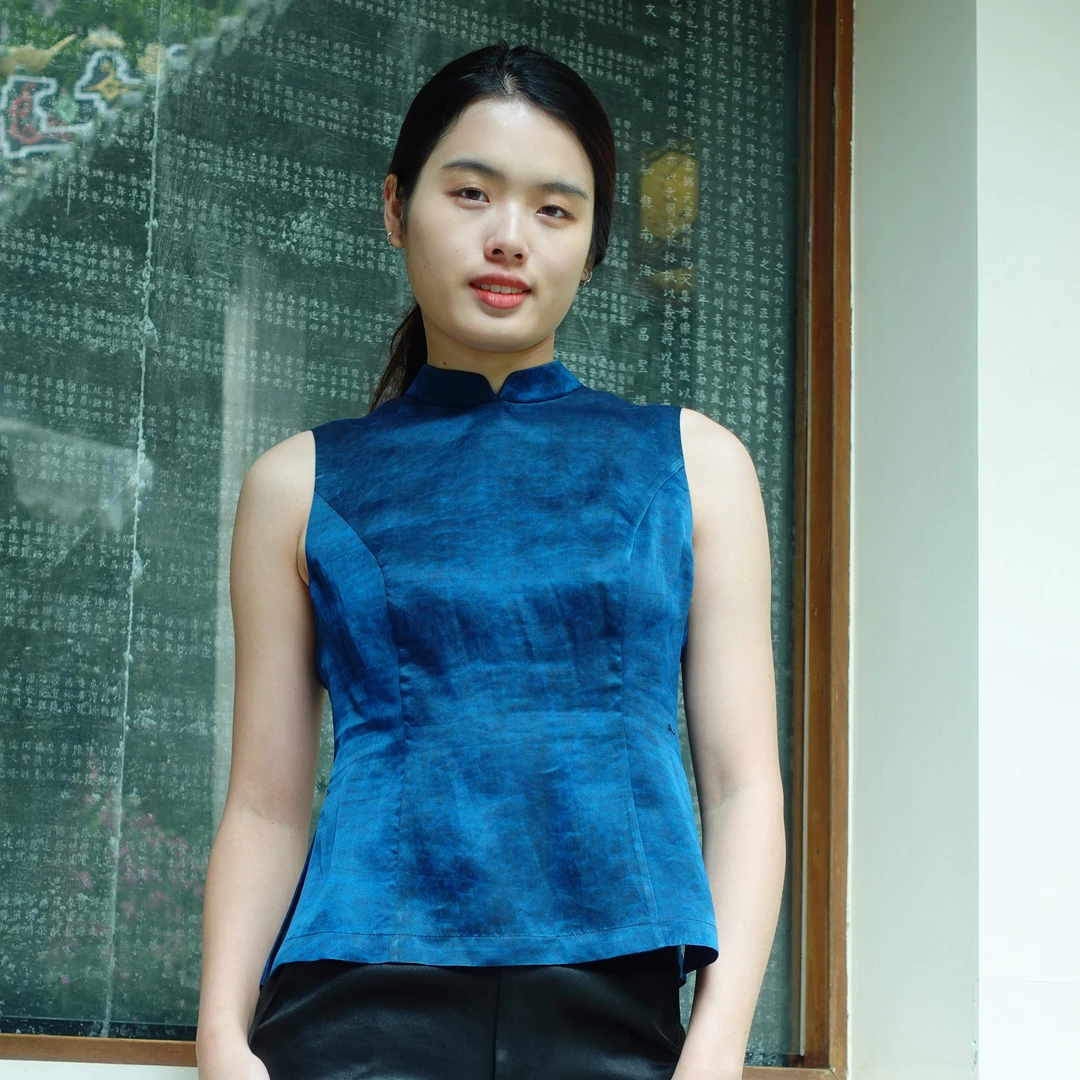 香云故里·湖蓝素平缎香云纱立领侧开叉背心XB24-G02025