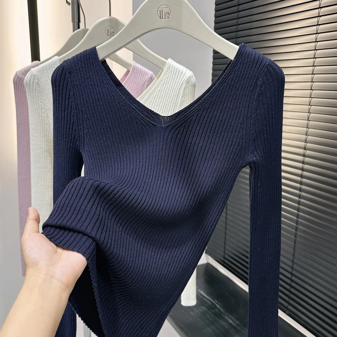 藏青色V领性感露锁骨套头上衣女秋冬爆款长袖修身针织百搭打底衫