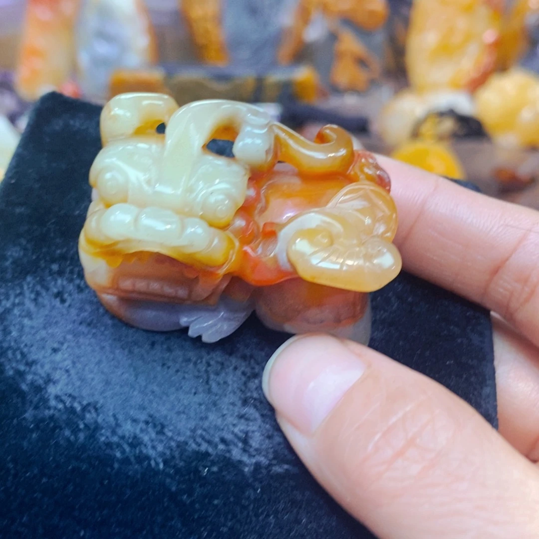 未镶嵌石英质玉（黄龙玉）颈饰