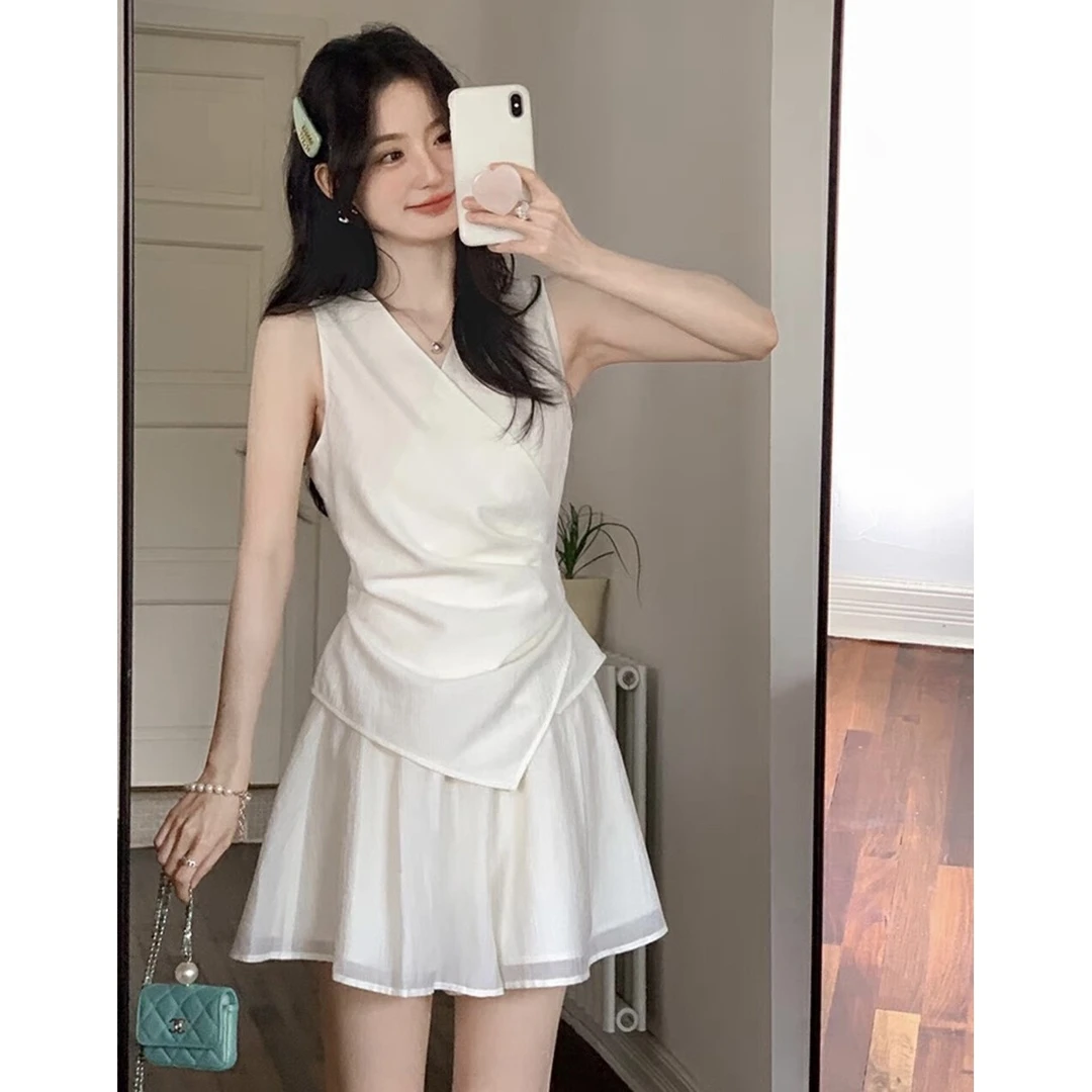 2025夏季度假风休闲收腰无袖V领绑带上衣女显瘦短裙裤两件套A1323