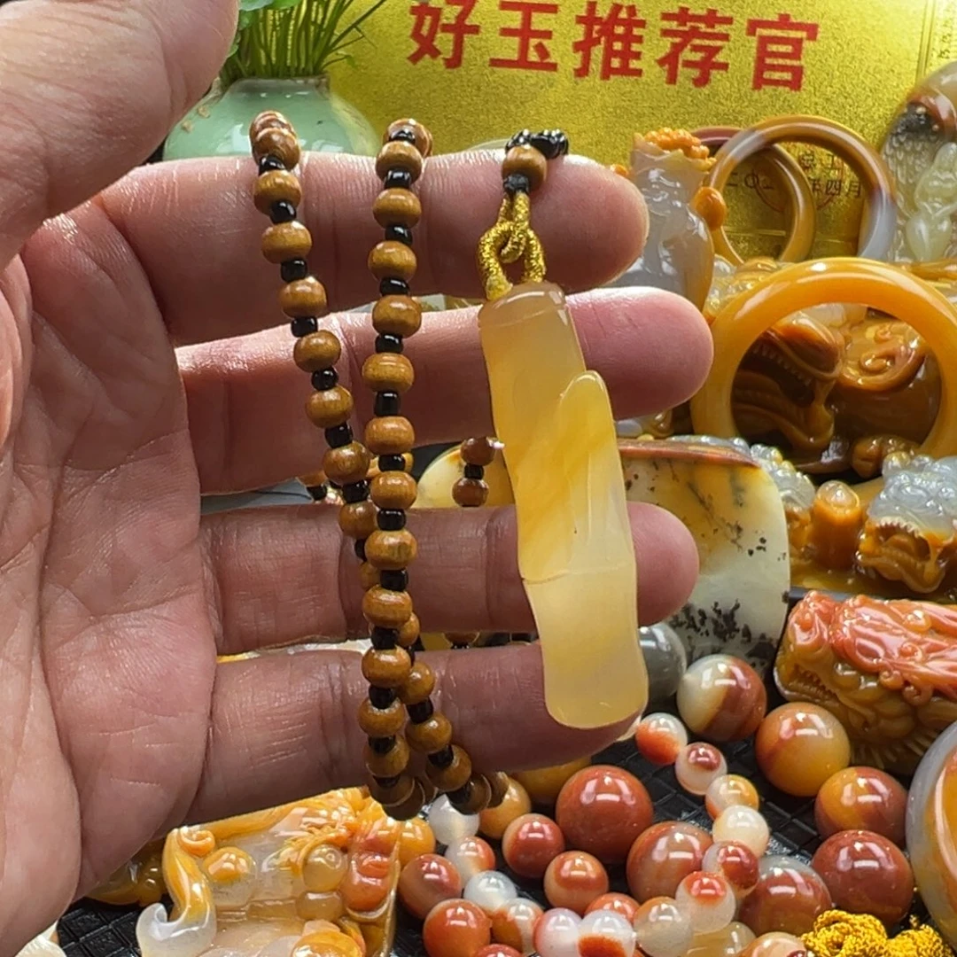 石英质玉未镶嵌颈饰