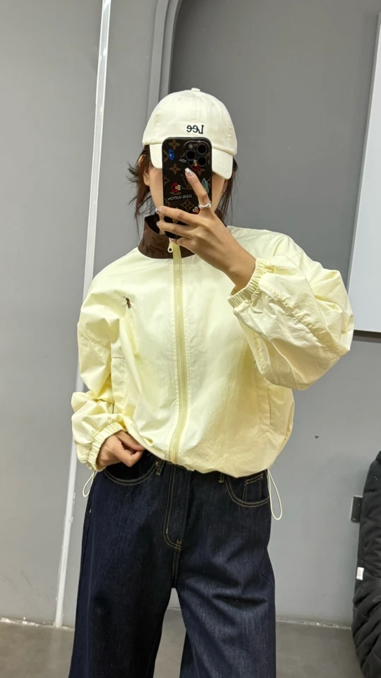 鹅黄拼色刺绣防晒衫