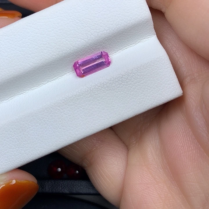 尖晶石裸石0.97ct马亨盖