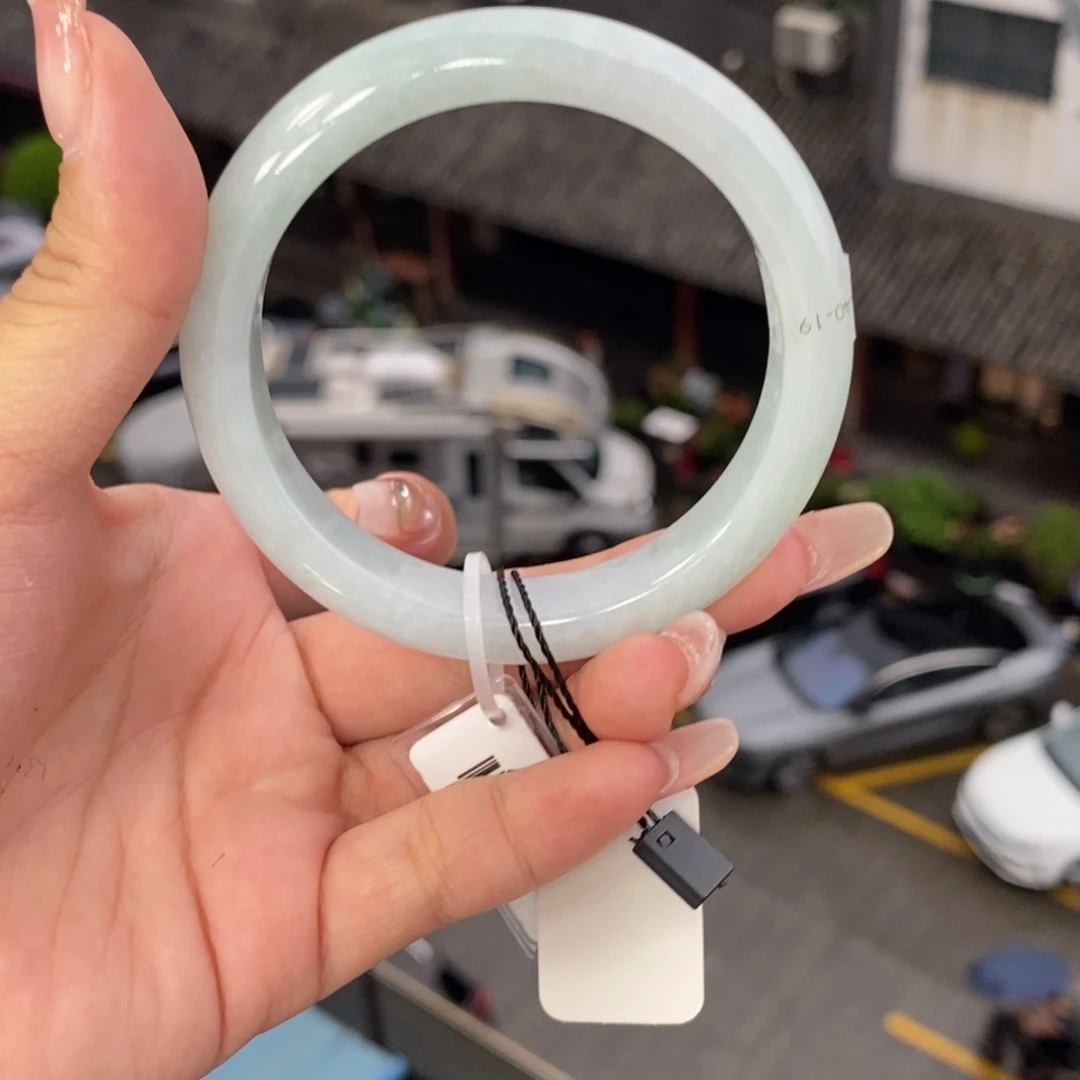 翡翠手镯未镶嵌马**?58口