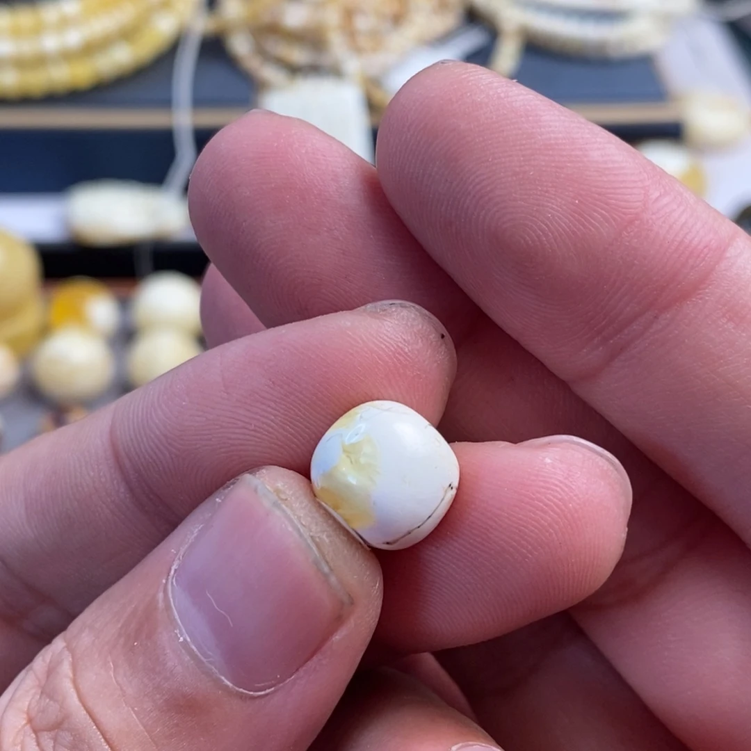 蜜蜡未镶嵌裸石11.6mm金漆白沁色