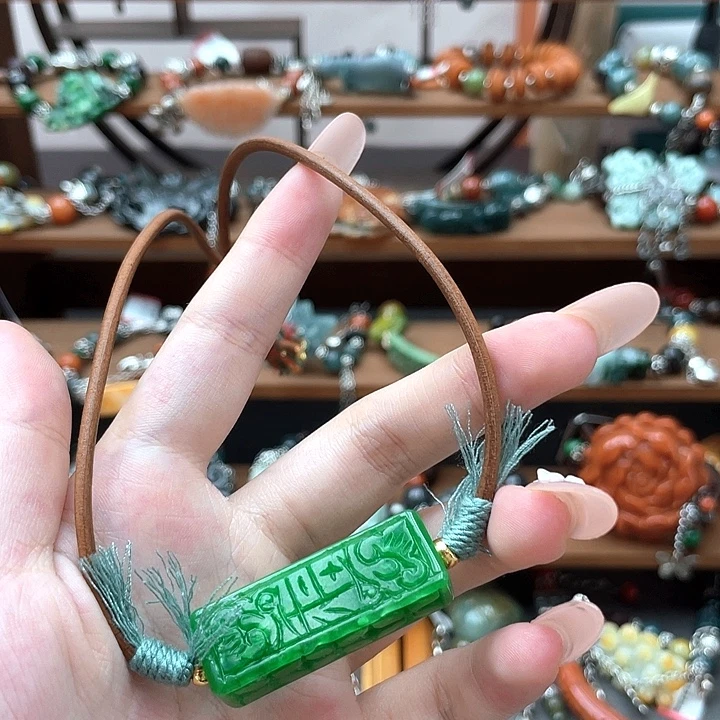 翡翠未镶嵌颈饰饰品