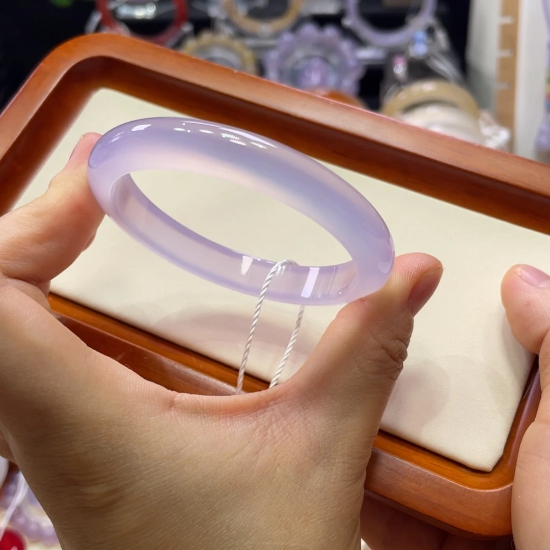 玛瑙/玉髓手镯未镶嵌不同角度不同光线色不同