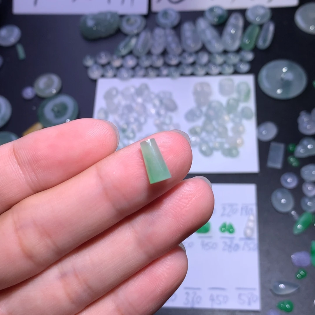 翡翠未镶嵌颈饰柱子