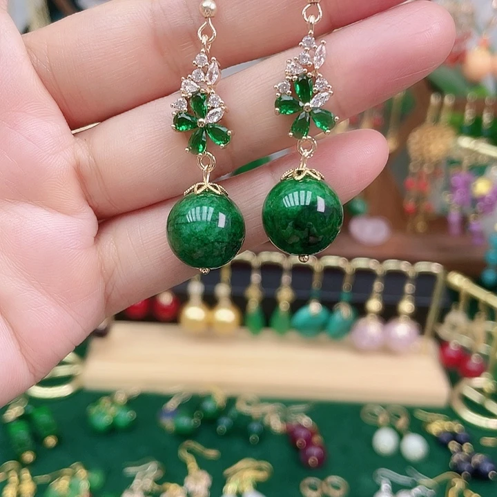 石英质玉合金耳饰