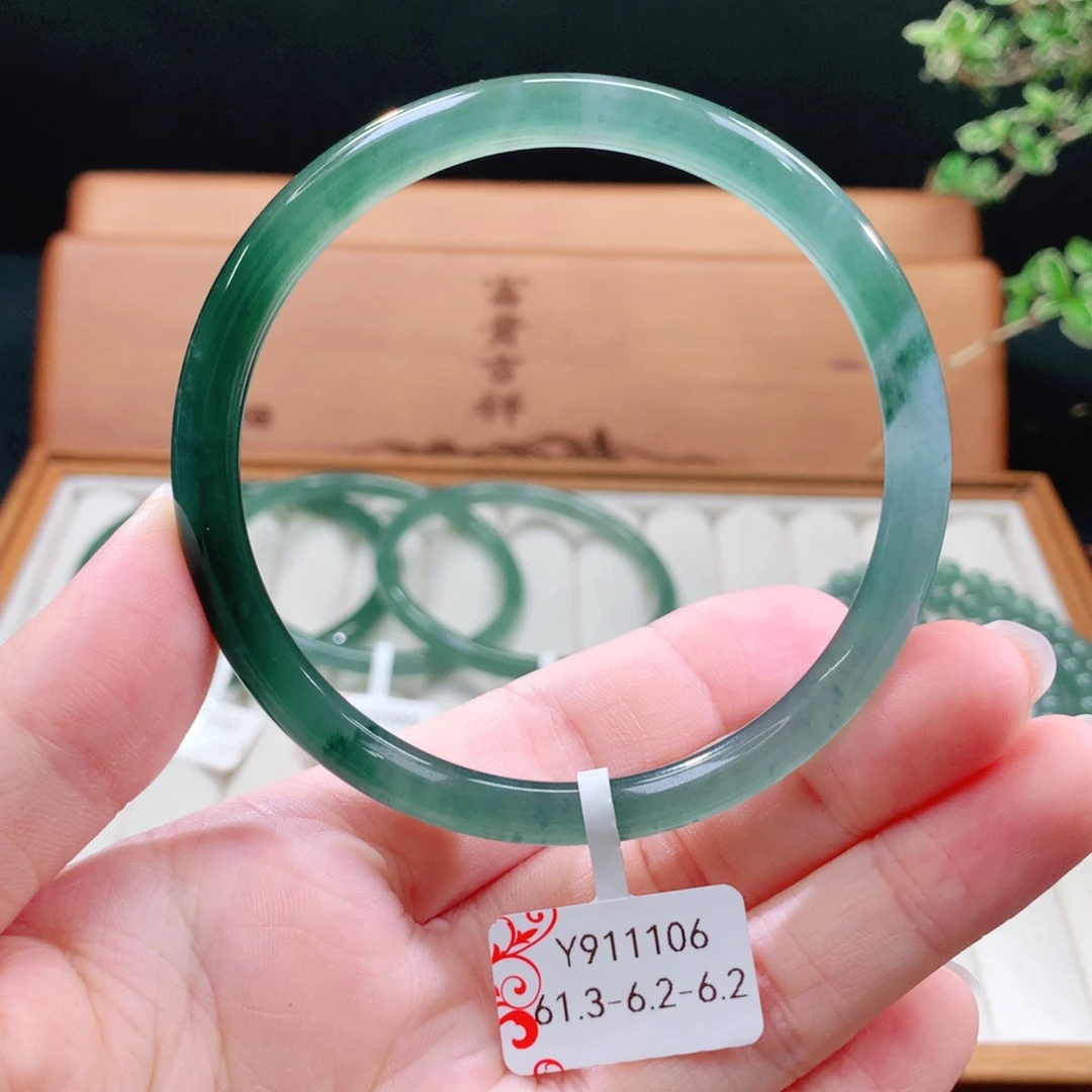 翡翠手镯（圆镯）未镶嵌