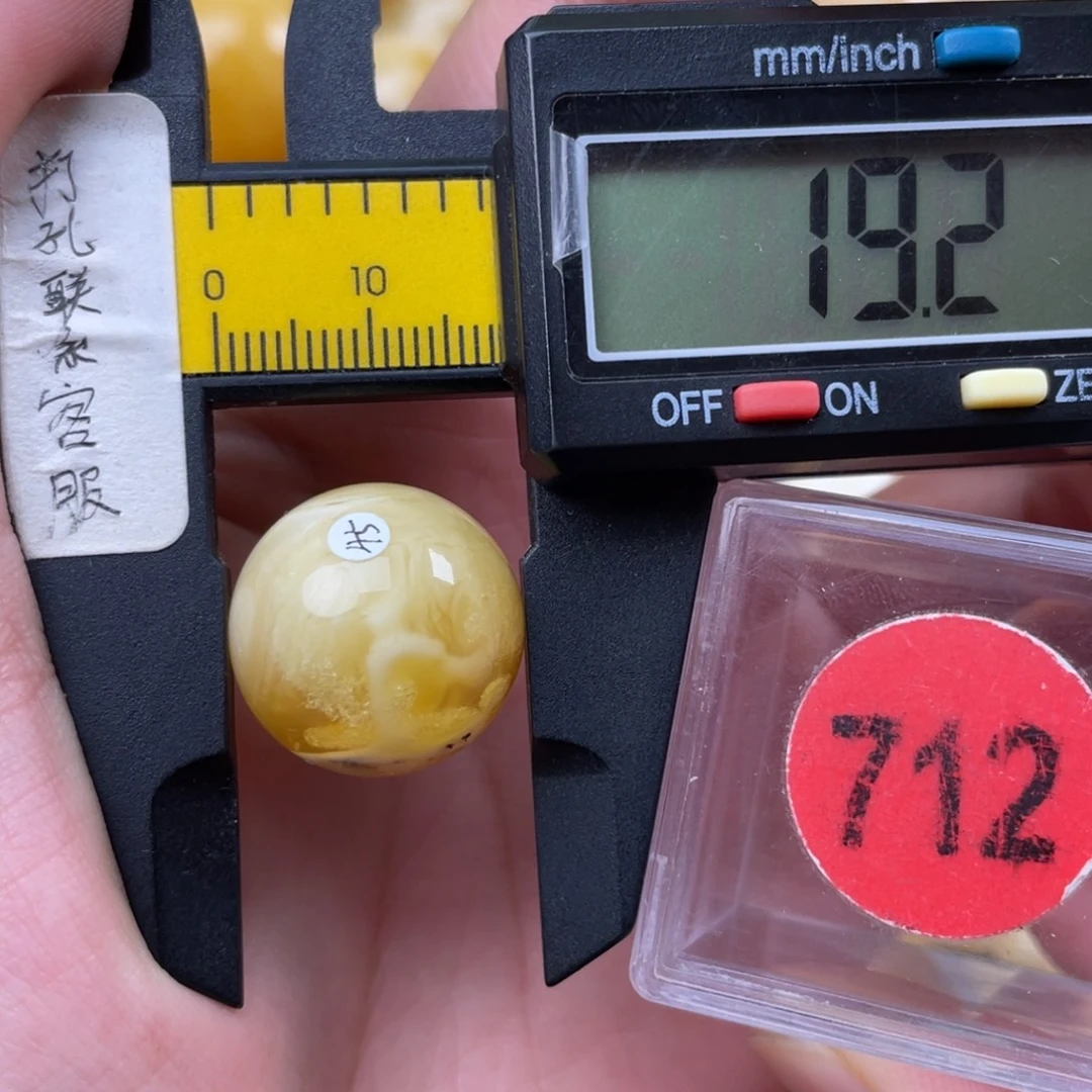 蜜蜡未镶嵌珠宝奇石瑕疵