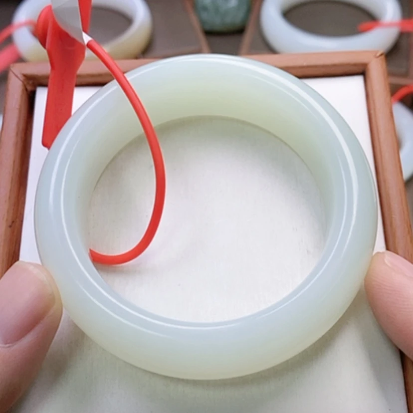 【闪购商品】未镶嵌手镯和田玉宋*冰