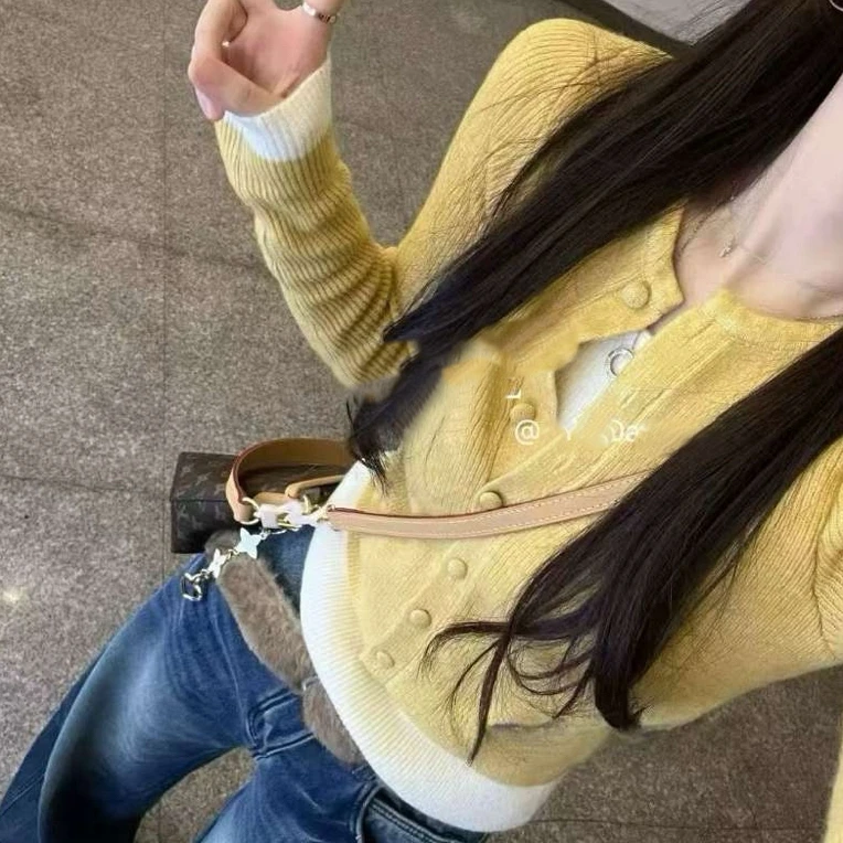 韩国假两件毛衣开衫针织短款修身毛衣出游服装女圆领毛衣开衫抹胸