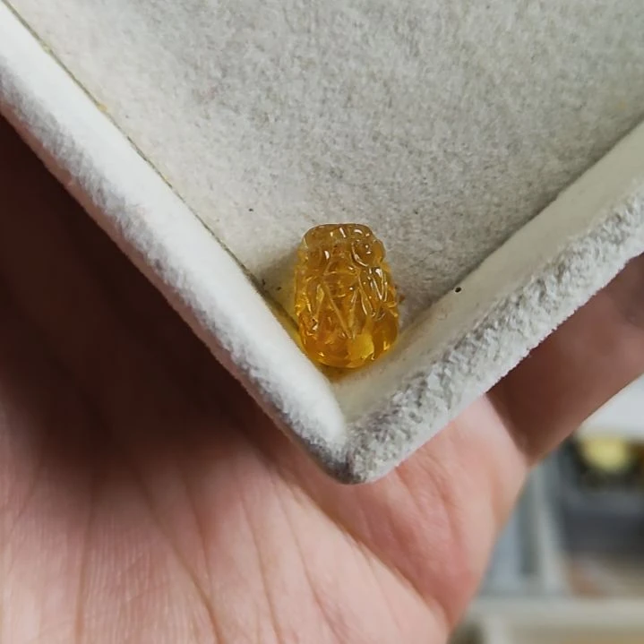未镶嵌琥珀裸石貔貅