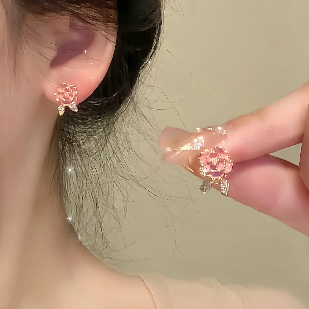 SAPTEFAMOU 铜合金耳饰 粉色花朵925银耳环女甜美小巧蚊香盘耳夹