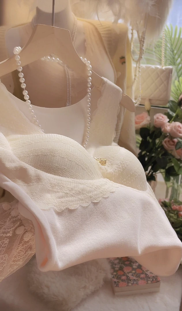 L德绒蕾丝保暖背心内衣带胸垫加绒无痕加厚防寒打底衫