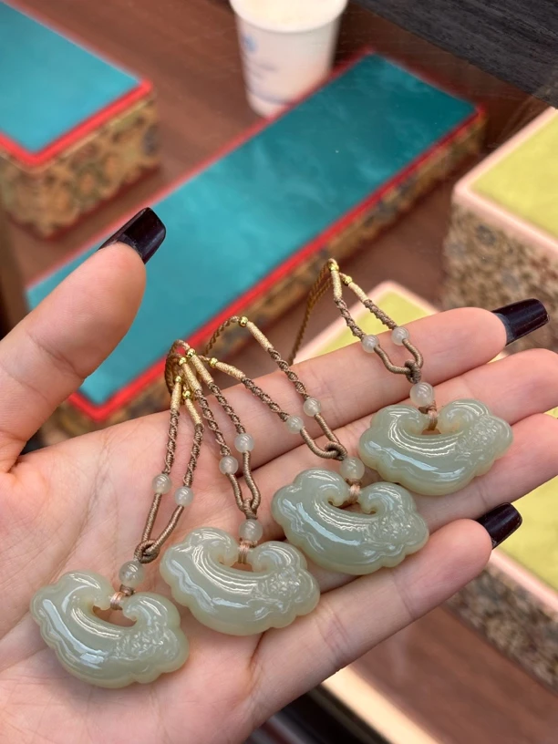 2673和田玉青海料如意锁 多样性发其一