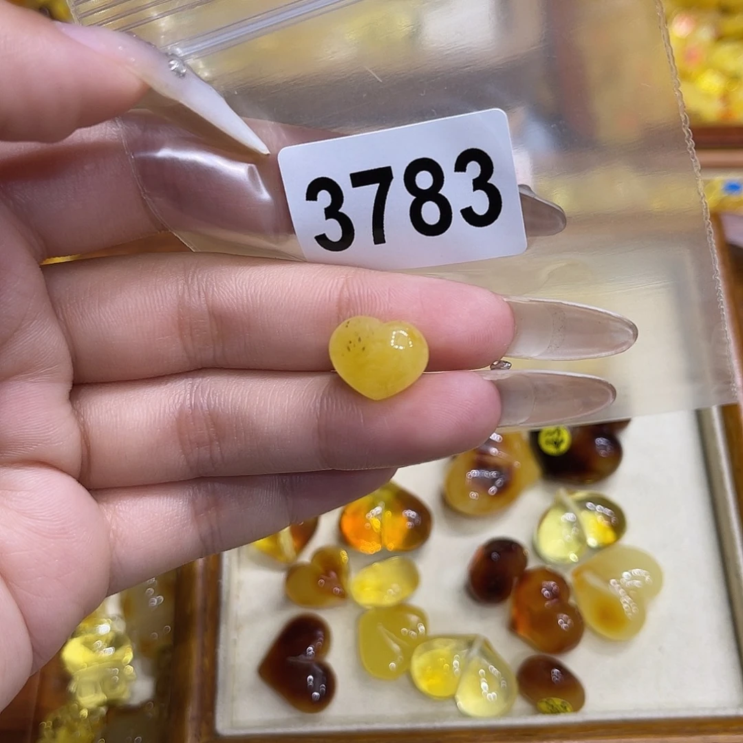 琥珀未镶嵌珠宝奇石