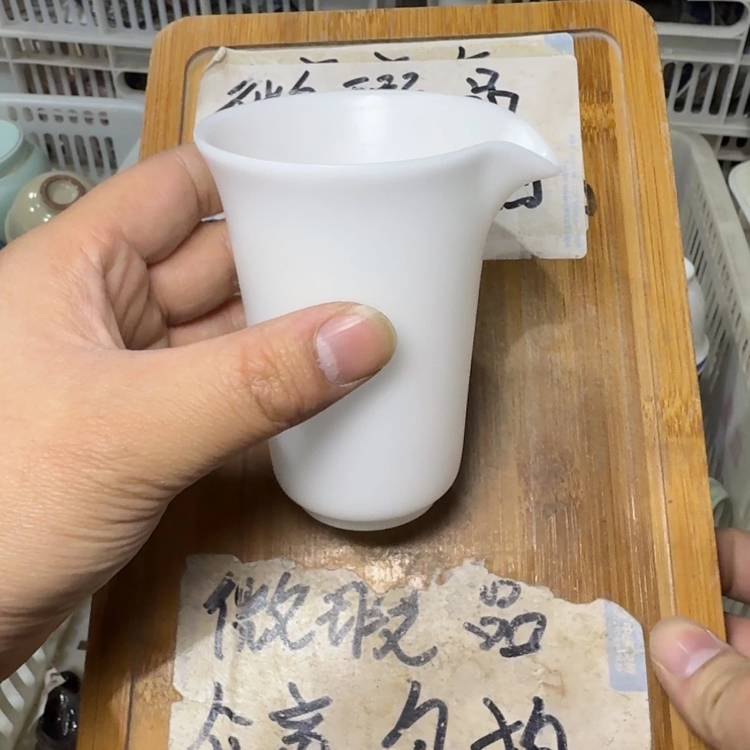 微瑕疵介意勿拍陶瓷器皿W863