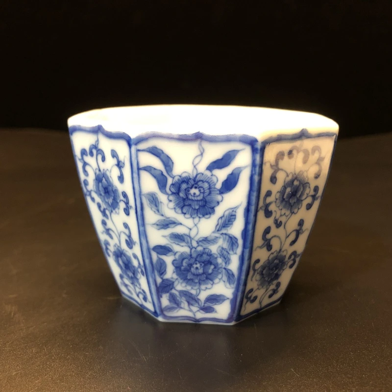 12.22/N100360/00429//青花花卉蝴蝶八方杯/口径7.8/高5.6/120cc
