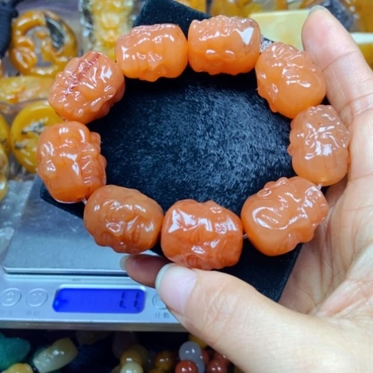 石英质玉（黄龙玉）未镶嵌颈饰